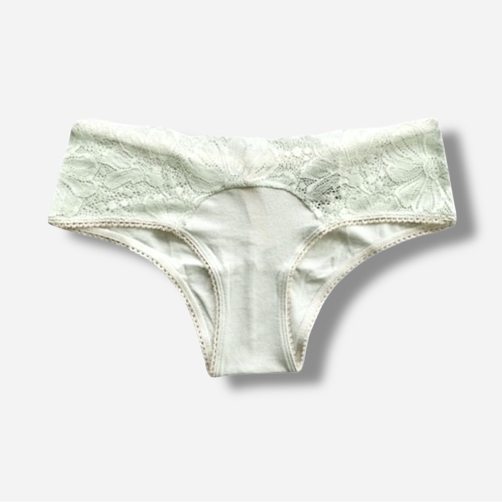🌸New🌸 Small & Medium Victoria’s Secret cheeky panty NWT